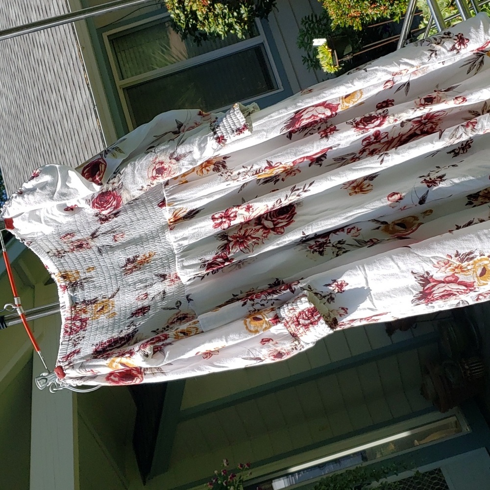 TORRID Ivory rose print DRESS On/Off shoulder, Ruched top. SIZE 1 EUC - Picture 7 of 12